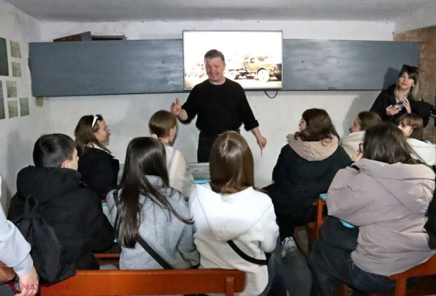 Prima excursie din Decada „Memoriei și Recunoștinței”: 160 de elevi au descoperit la Chișinău istoria deportărilor și represiunilor sovietice