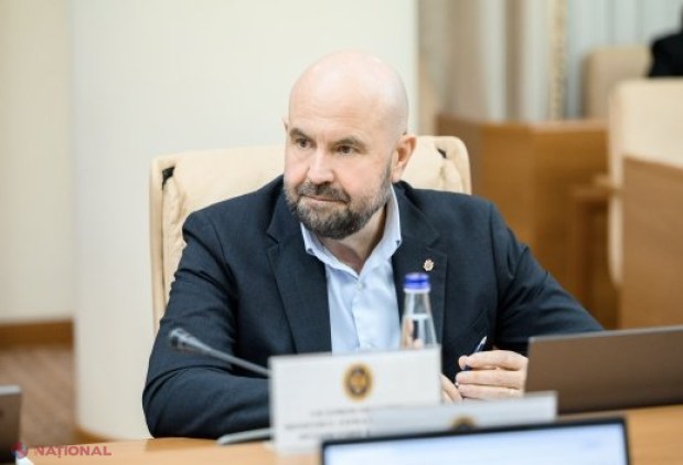 Guvernul introduce ajustarea temporară a tarifelor la transportul interraional și raional, în funcție de prețul la combustibil