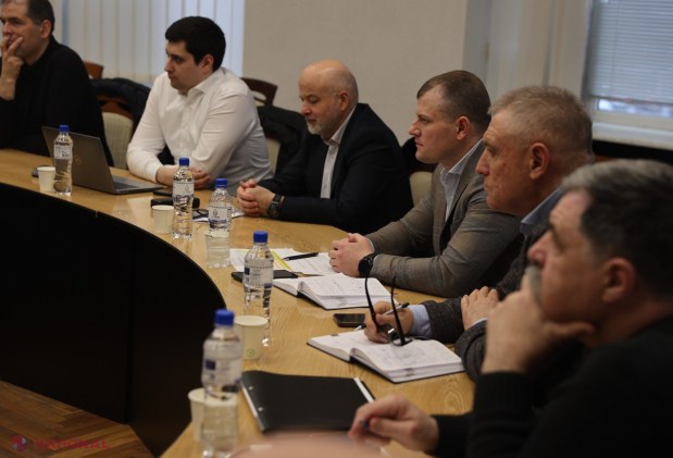 Ministerul Energiei cere investiții urgente în rețelele electrice uzate pentru a permite integrarea energiei regenerabile și a evita noi blackout-uri