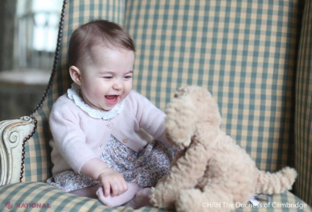 FOTO // Cât de DRĂGĂLAȘĂ este prințesa Charlotte la 6 luni