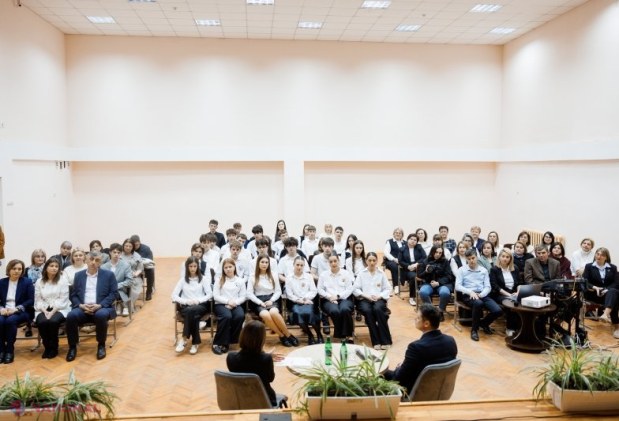 Maia Sandu, la Bălți: discuții cu elevii despre siguranța online și planuri de modernizare a spitalului regional
