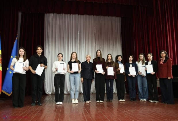40 de elevi din toată țara, premiați la Olimpiada Republicană de Limba și literatura română