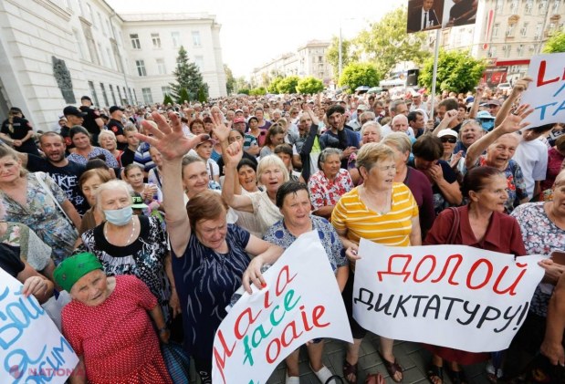 Un nou protest în fața Procuraturii Generale. Cei prezenți au cerut ELIBERAREA deputatului Partidului „ȘOR”, Marina Tauber