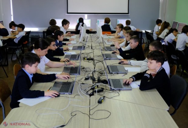 Testarea națională la matematică în format digital, extinsă la zeci de mii de elevi din toată țara
