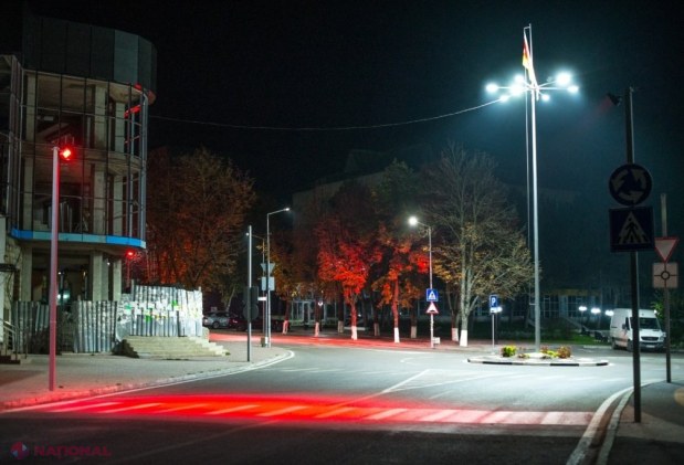 FOTO // Datorită unui proiect al lui Ilan Șor, străzile principale din Orhei au treceri de pietoni iluminate cu reflectoare roșii: „Orhei a devenit o localitate și mai sigură pentru pietoni”