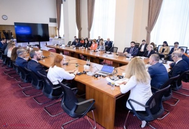 Guvernul mizează pe infrastructură pentru atragerea investițiilor: cale ferată modernizată, autostradă și conexiune extinsă la rețeaua europeană TEN-T