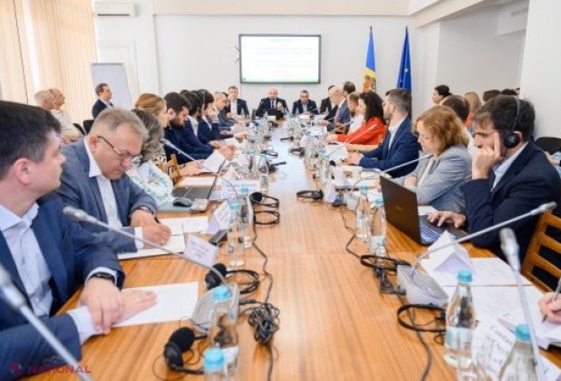 Moldova își fixează pe 10 ani direcțiile de investiții în drumuri, apă, canalizare și dezvoltare regională