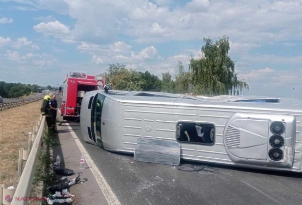 Un microbuz de pe ruta Chișinău - Costești, accident rutier în capitală: Șapte pasageri au avut nevoie de asistență medicală, după ce autovehiculul s-a răsturnat
