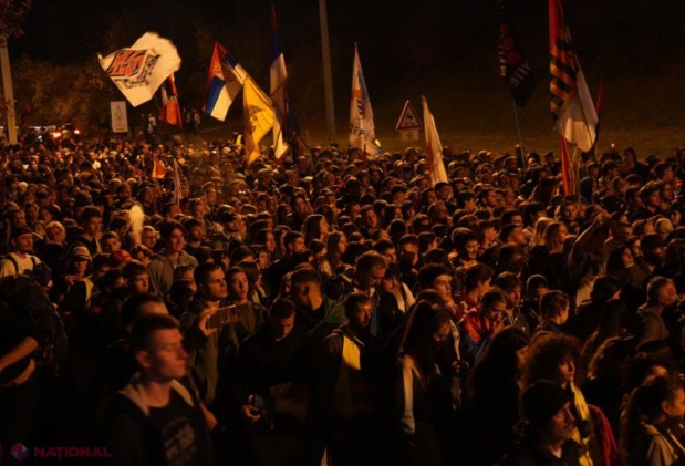 Serbia fierbe: mii de oameni în stradă la Kraljevo după anunțul demisiei lui Aleksandar Vucic