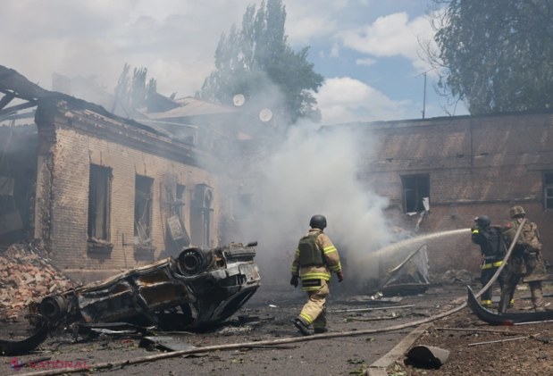 Doi morţi şi opt răniţi în urma unor noi atacuri ruseşti asupra Ucrainei