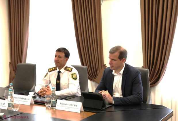 IGP își ia rămas-bun de la ofițerul de legătură francez Carole Lozach și îi conferă Diploma de Onoare pentru consolidarea cooperării moldo-franceze