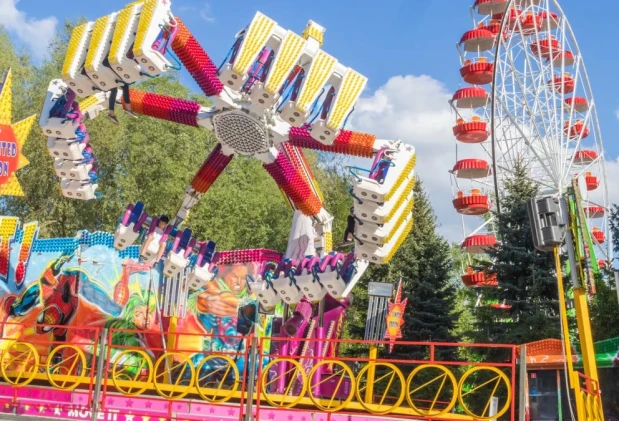 Adolescent de 15 ani, mort electrocutat la un joc de fotbal într-un parc de distracții din Italia