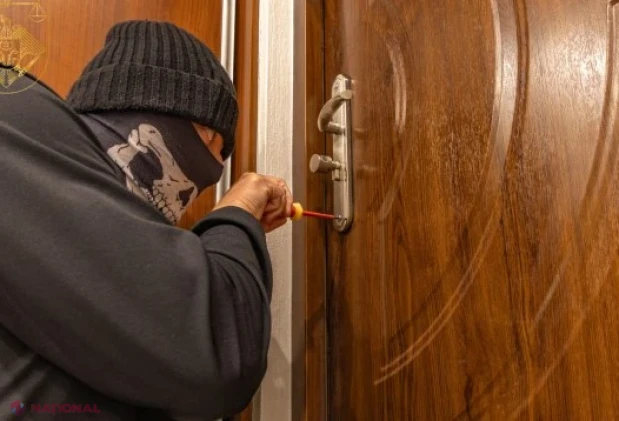 Doi tineri din Bălți, condamnați la ani grei de închisoare după ce au furat peste 400 de mii de lei dintr-o locuință din Codru