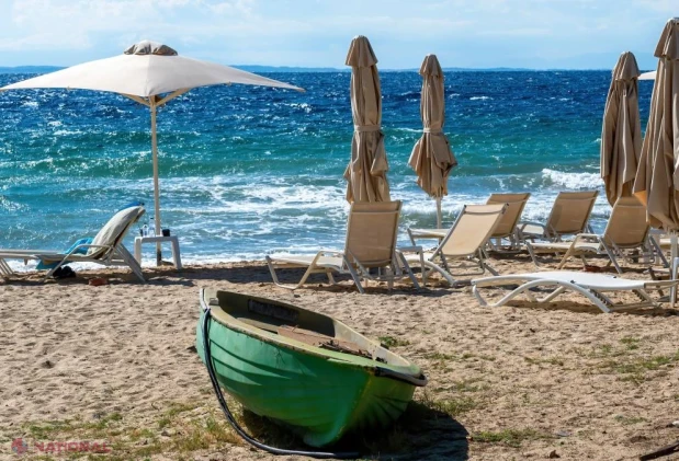 Șezlonguri furate din Italia, descoperite pe o plajă din Albania după doi ani: proprietarii se întreabă de ce furtul de 45.000 de euro nu este încă rezolvat