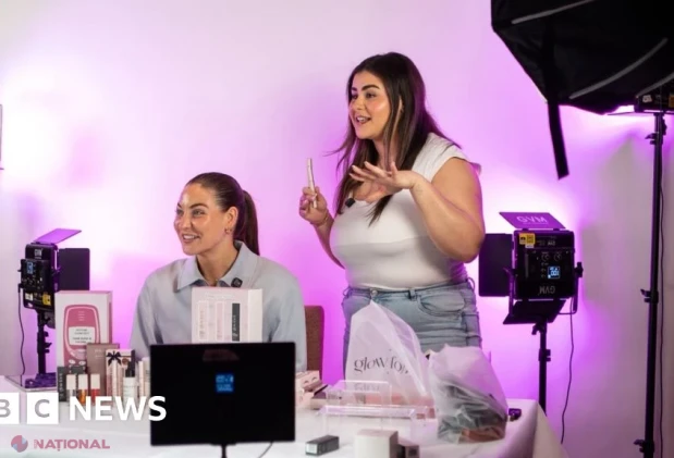 Cum a ajuns o tânără să facă 100.000 de lire în 12 ore pe TikTok și să transforme shoppingul live într-o afacere de 6 milioane pe an