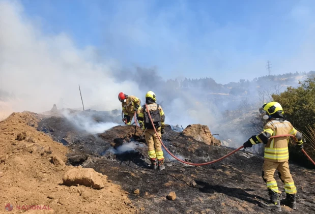 Pompierii moldoveni detașați în Grecia au stins un incendiu de vegetație lângă localitatea Derveni