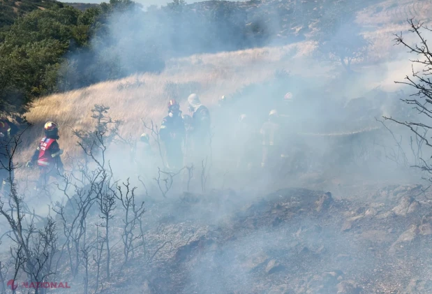 Pompierii moldoveni detașați în Grecia au stins un incendiu de vegetație lângă localitatea Derveni