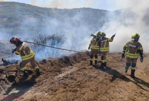 Pompierii moldoveni detașați în Grecia au stins un incendiu de vegetație lângă localitatea Derveni