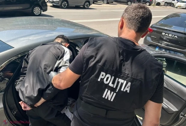Cuplu din Chișinău prins cu un kilogram de hașiș, cocaină și marijuana, în timp ce își plimba copilul de un an