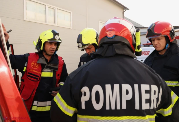 Incendiul de la depozitul de materiale de construcții de pe strada Uzinelor 90/E, stins complet după o noapte de intervenții în forță