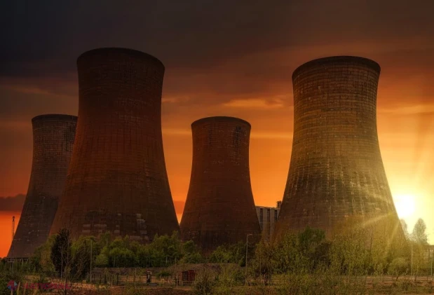 Ungaria își oprește centrala nucleară de la Paks din cauza Dunării secate. România forțează cu armata menținerea în funcțiune a Cernavodă