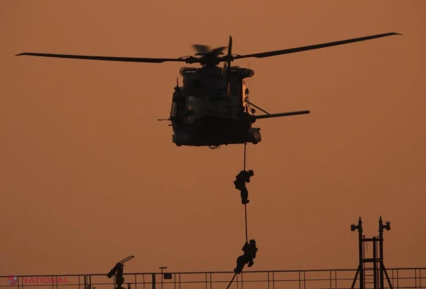 Militarii UE au urcat din elicopter pe petrolierul rusesc „Toa Payoh” din „flota fantomă”, interceptat în Marea Mediterană