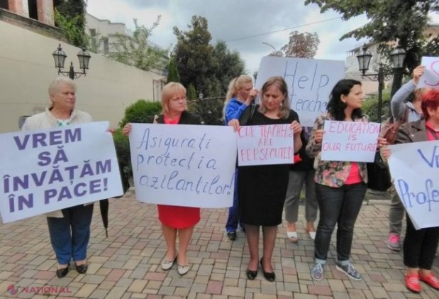 FOTO // Profesori, părinți, dar și elevi cer SPRIJINUL Statelor Unite ale Americii și Germaniei pentru ca rețeaua de licee „Orizont” să fie lăsată în pace, iar persoanele deportate în Turcia să fie eliberate