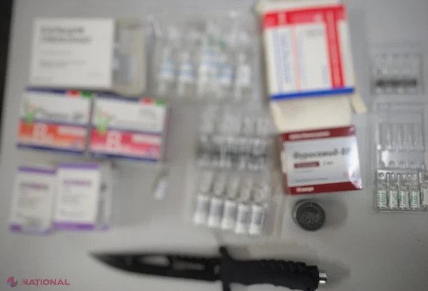 Bagaje cu fiole farmaceutice, cuțit de vânătoare și medicamente veterinare ascunse, depistate la frontiera Republicii Moldova