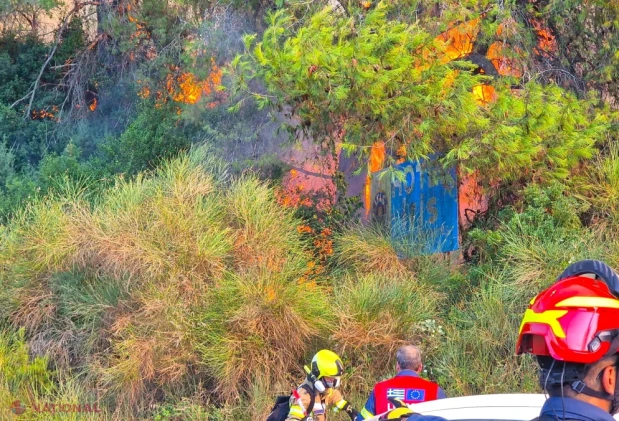Pompierii moldoveni, în linia întâi alături de autoritățile elene la stingerea incendiului forestier din Kassandra, Grecia
