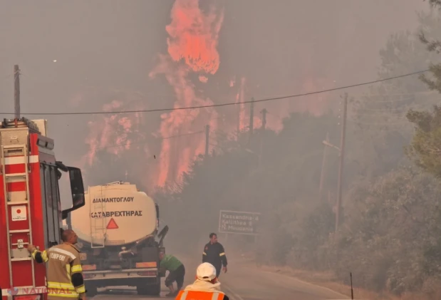 Pompierii moldoveni, în linia întâi alături de autoritățile elene la stingerea incendiului forestier din Kassandra, Grecia