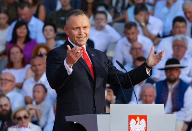 Președintele suveranist al Poloniei, Karol Nawrocki, în tabăra militară de pe Aeroportul Varșovia-Babice, înainte de parada Zilei Forțelor Armate