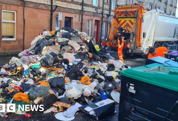 Avertisment la Edinburgh după un incendiu evitat la limită într-o maşină de gunoi, provocat de baterii aruncate greşit