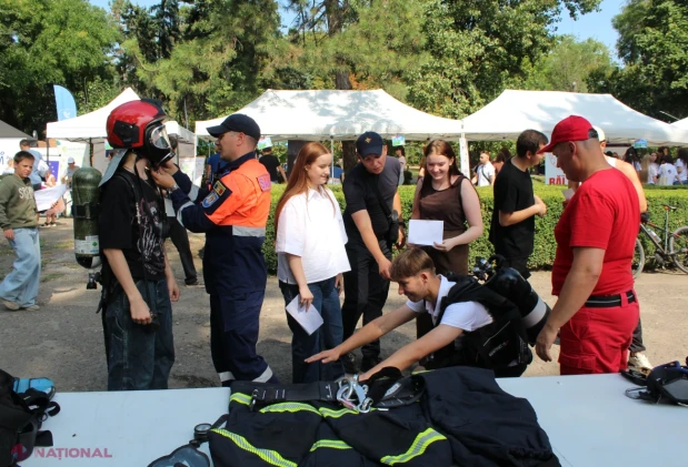 Salvatorii IGSU au învățat tinerii din Bălți cum să fie în siguranță la Festivalul Zilei Internaționale a Tineretului