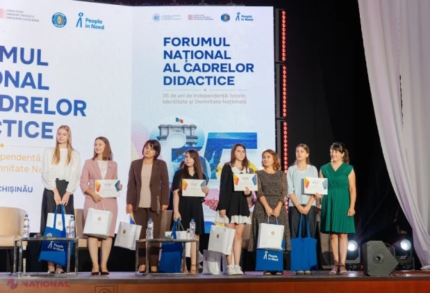 Elevii „Noi suntem Europa”, omagiați la Forumul Național al Cadrelor Didactice pentru promovarea valorilor europene