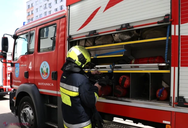 Incendiu la o clădire părăsită de pe strada Mesager din Chișinău, stins în 20 de minute de pompieri