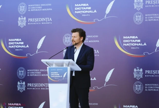 Mii de oameni, împreună pentru Marea Dictare Națională de Ziua Limbii Române în Republica Moldova