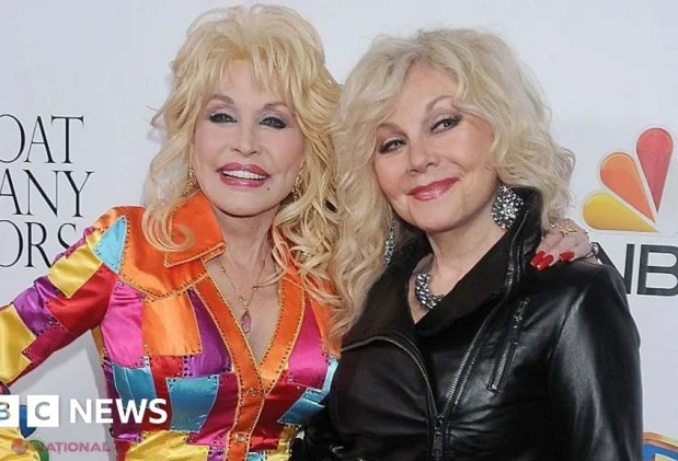 Sora lui Dolly Parton cere oprirea postărilor false generate de inteligența artificială după moartea artistei