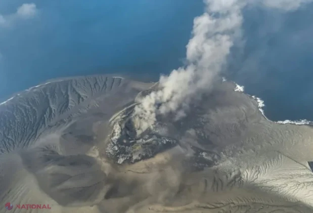 Vapor cu opt persoane la bord, inclusiv cinci jurnaliști, dat dispărut în timp ce relata despre erupția vulcanului Anak Krakatau