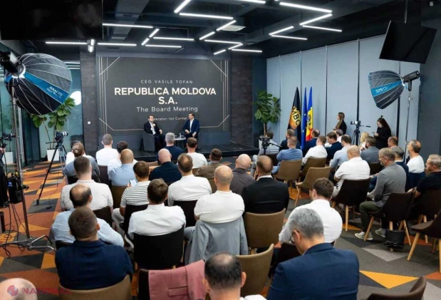 „Republica Moldova S.A.”: Panoul cu mesajul „CEO Vasile Tofan” de la un eveniment de afaceri stârnește critici. Reacția Guvernului