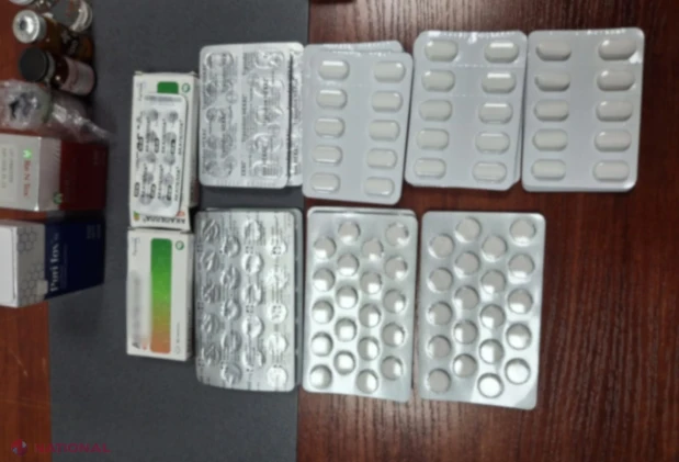 Comprimate, preparate injectabile și instrumente stomatologice nedeclarate, depistate în bagajele pasagerilor