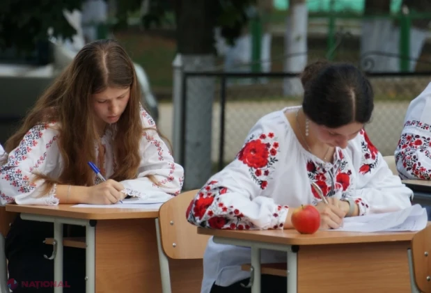 Larga, Briceni: Peste 80 de elevi, profesori și localnici s-au reunit la „Marea Dictare Comunitară”