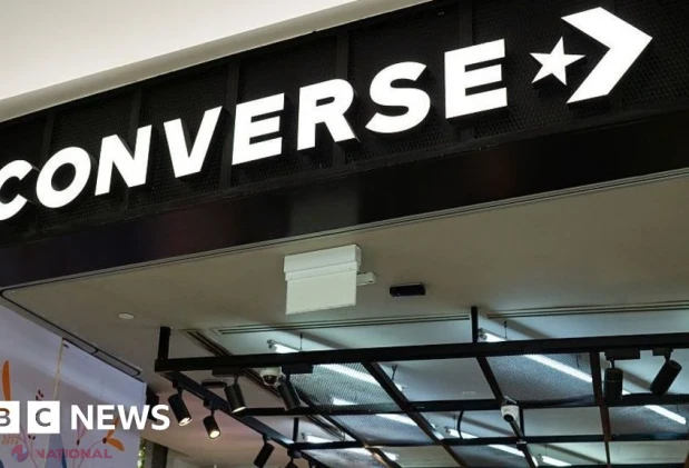 Converse retrage o reclamă după ce imaginea a fost asociată cu Ku Klux Klan