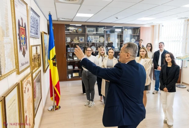 Studenții la drept au simulat adoptarea unei legi în Parlament, alături de Alexandru Arseni