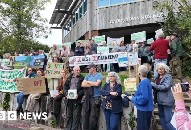 Protestatarii din Devon se opun unui centru de date de 14 miliarde de lire sterline: „O pată pe peisaj”