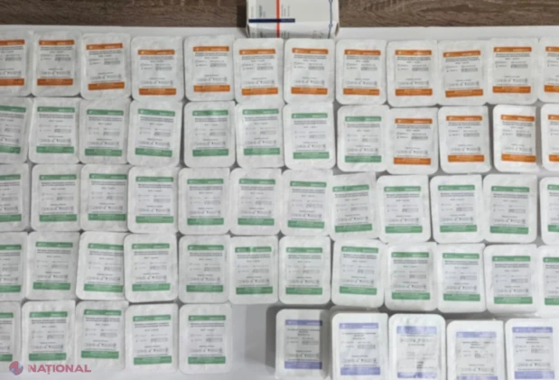 Două tentative de transport ilicit al unor produse medicale, dejucate la Aeroportul Internațional Chișinău