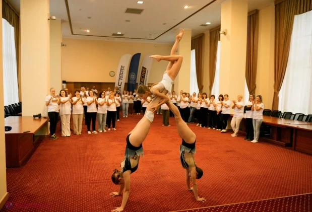 Peste 80 de funcționari publici au început ziua cu exerciții fizice, la inițiativa MEC