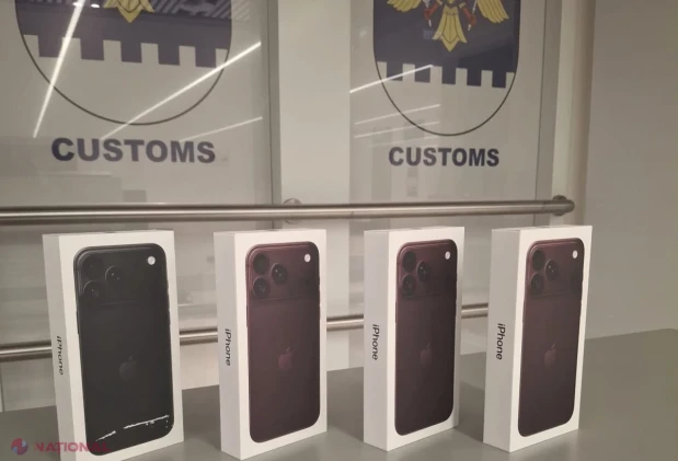 Patru telefoane de ultim model, descoperite în bagajul unui pasager care a ales culoarul verde la vamă