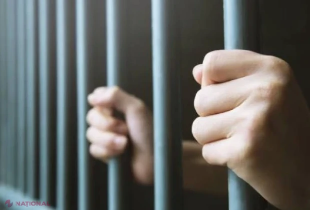 Fost executor judecătoresc, condamnat în lipsă la 10 ani de închisoare pentru delapidarea a peste 1,2 milioane de lei