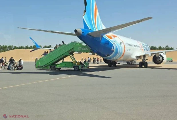 Pasagerii au imobilizat copilotul care ar fi încercat să prăbușească un avion flydubai, după ce l-a înjunghiat pe pilot