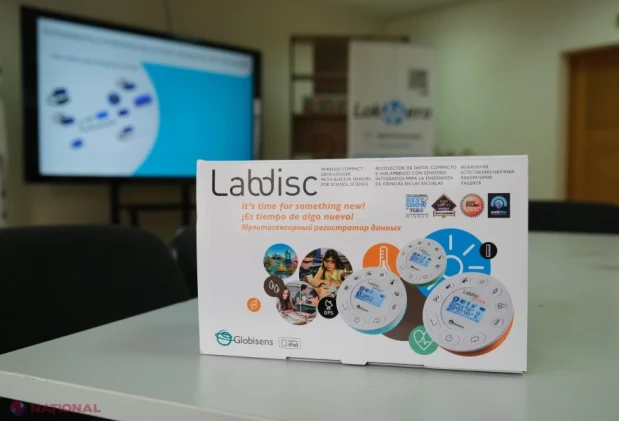 Profesorii din 57 de școli, pregătiți să folosească laboratoarele digitale la orele de științe